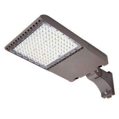 China Free shipping ROAD US stock street lights100w 150w 300w led parking lot light 150 efficiency IP65 shoe box light for sale