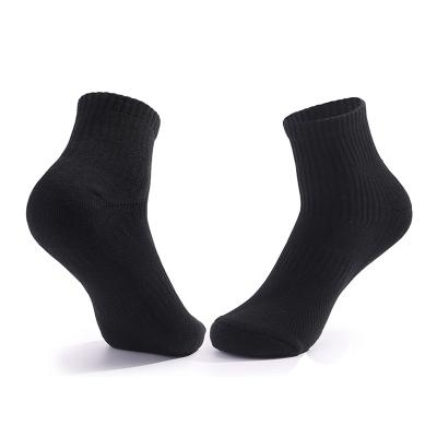 China Breathable Basketball socks, men's and women's outdoor sports socks, breathable medium tube socks, badminton socks for sale