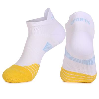 China Breathable Sports  men basketball socks autumn and winter cotton running mountaineering badminton socks for sale