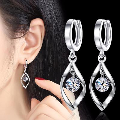 China Vintage zircon 2022 925 rotating women's pearl silver women's earrings medium and long earrings twist fashion earrings for sale