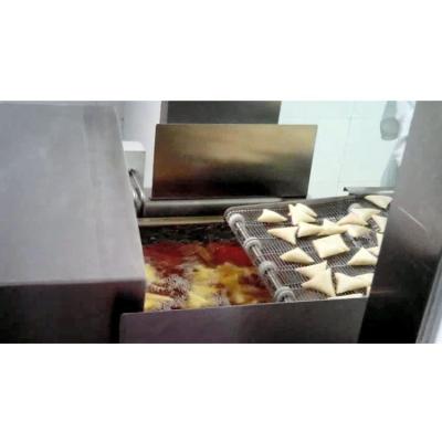 Chine Factory Industrial Conveyor Machine Continuous Frying Samosa Industrial Deep Fryer Machine à vendre