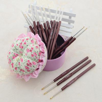 China Eco Aluminum Needles Crochet Hooks Knitting Needles Set Ergonomic Soft Handles With Case for sale