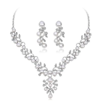 China FASHIONABLE Classic Zircon Jewelry Bridal Diamond Plant Shape Necklace Earrings Pearl Jewelry Sets for sale