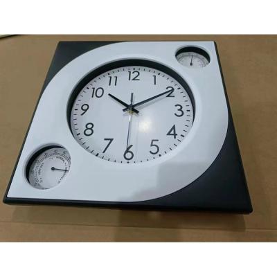 China Simple fashion antique mute household style quartz clock temperature and humidity wall clock for sale