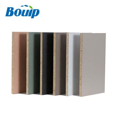 China Industrial High Density Melamine Chip Board Fashion Color Furniture Grade Particleboard for sale