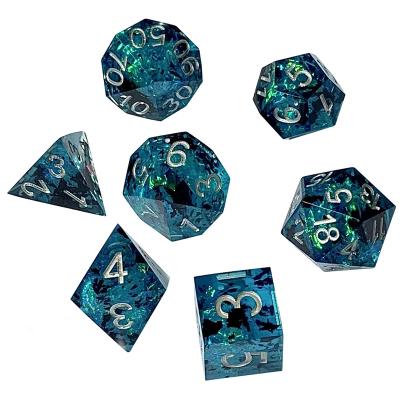 China New Design D20 Durable Sharp Liquid Core Core Filled Dies with Glitter Center for Dungeons and Dragons Board Games 2022 for sale