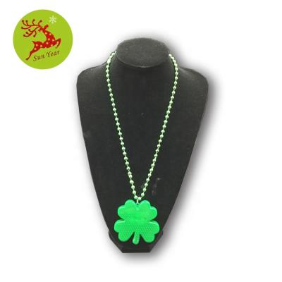 China Irish Party Gift Led To Grow Lighting Shamrock Pendant Beaded Necklace St. Patrick's Day Lucky Clover for sale