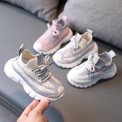 China Breathable Kids Fly Knit Breathable Mesh Sports Running Light Weight Lace Up Shoes Safety Shoes for sale