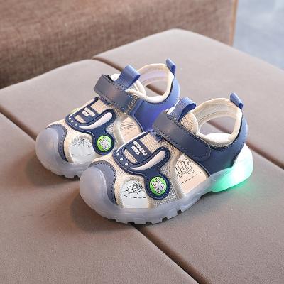 China Lightweight Competitive Price Fashionable Outdoor Luxury Beach Shoes Breathables Sandals With Light for sale