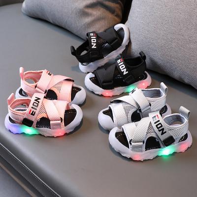 China Wholesale Light Weight Bright Children's Non Slip Beach Shoes Cute Leather Sandals For Kids for sale