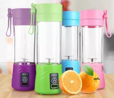 China Sustainable Vegetable Plastic Portable Blender Crusher Juicer Hand Held Blender for sale