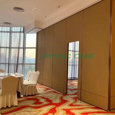 China Diseño moderno Pared divisoria móvil Superficie de tablero de MDF para control de sonido del hotel en venta