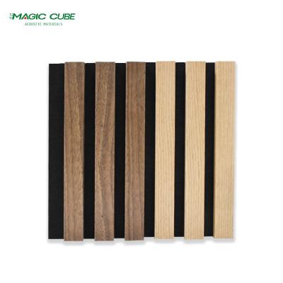 China Paneles acústicos de pared con listones de madera para decoración en acabado HPL en venta