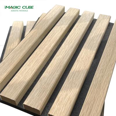 China Revestimiento de dormitorio acabado acupanel contemporáneo roble gris feltro acústico paneles de pared de madera en venta