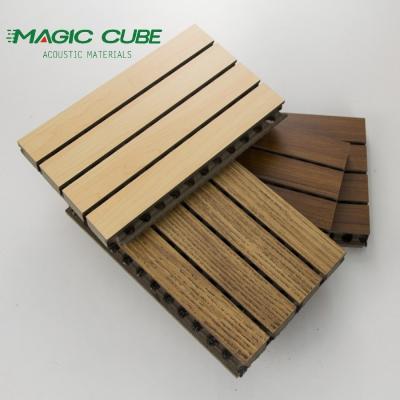 China Eco-friendly interior slats pet and wooden soundproof grooved acoustic wall panel en venta