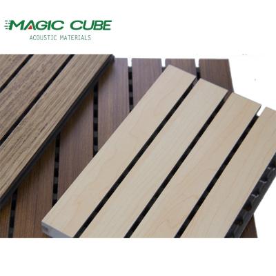 China Stylish Decorative China Manufacturer 2440*197 grooved wood panels for interior walls en venta