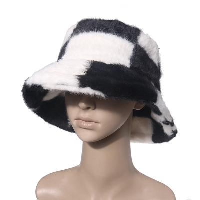 China 2021 Fashion Fashion Bucket Hats For Women Plaid Pattern Winter Outdoor Hats Custom Logo for sale