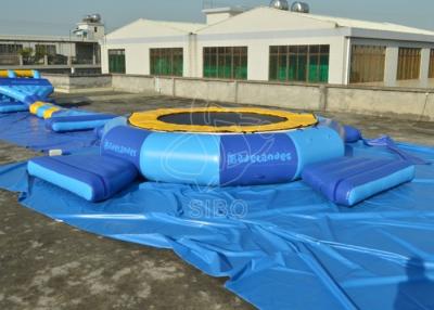 China Werbung scherzt aufblasbaren Wasser-Park mit weißes/blaues Wasser-Trampoline zu verkaufen