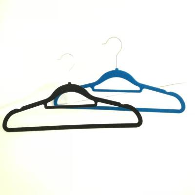 China New High Quality Wholesale Anti-Slip Velvet Hanger Suits Velvet and Cloth Hangers with Anti-Slip Notches for sale