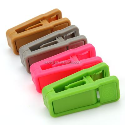 China Home Colored Plastic Velvet Hanger Clip for sale