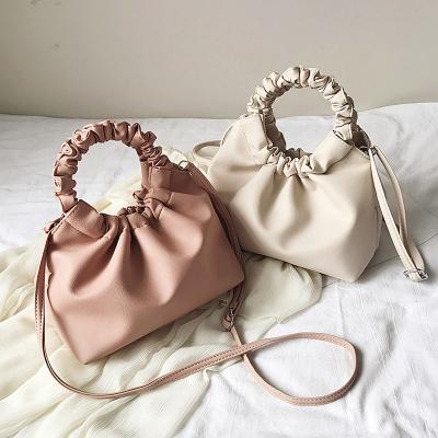 China 2021 New Fashion Fashion Shoulder Bag Cloud Bag Luxury Ruched Handbag Portable Design For Armpit Bag for sale