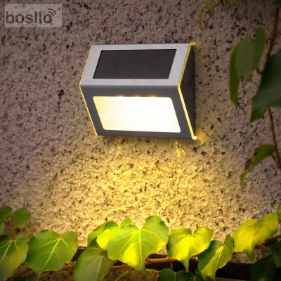 Chine Lumières murales extérieures à énergie solaire polyvalentes et pratiques 1.2V 1600mAh Batterie AAA Capacité 153mm*38mm*76mm Taille du produit à vendre