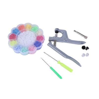 China Sustainable Fast Delivery Flower Form Boxed T5 Plastic Snaps Buttons Clips Clothes Sewing Buttons With Snap Pliers Set for sale