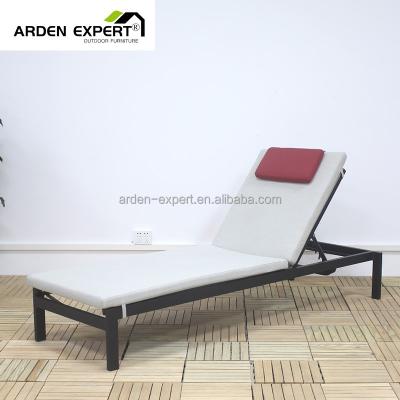 China Outdoor Weather Furniture Hotel Beach Chaise Leisure Lounge Furniture Sunbed Convertibles Weather Resistant for sale