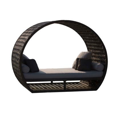 China Modern Villa Garden Daybed Rattan Wicker Daybed With Canopy In Indoor Outdoor Garden for sale