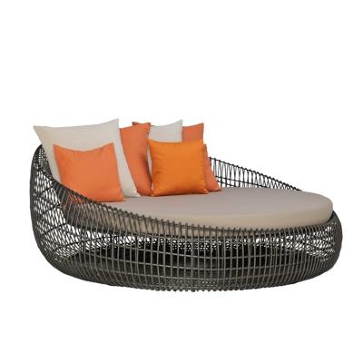 China Durable Canopy Day Bed Rattan Around Lounge Outdoor Bed With Wicker Canopy Rattan Daybed for sale