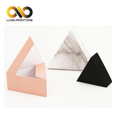 China Triangle Wedding Candy Packaging Disposable Elegant Fancy Design Laminated Hanging Paper Box for sale