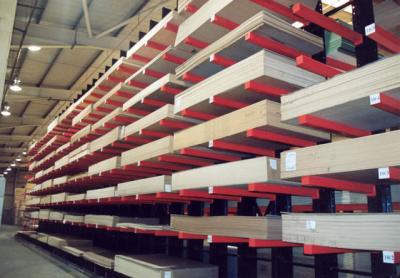 China High Capacity Industrial Cantilever Storage Racks Heavy Duty With Roof / Drain for sale