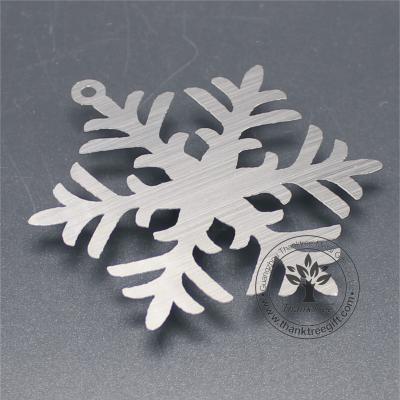 China Wholesale Customized New High Quanlity Brushed Finish Snowflake Shape Metal Ornament From Europe 2019 Hot for sale