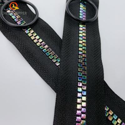 China 5# Automatic Lock Plating Colorful Plastic Square Zipper Strip Durable Plastic Teeth Zipper Teeth Zipper for sale