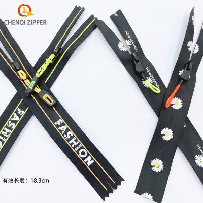 China Auto Lock Factory Price Trend Custom Printed Daisy Waterproof Zippers For Garment for sale