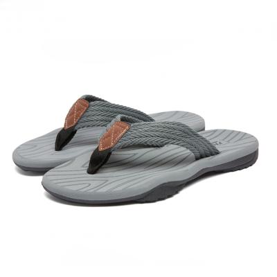 China Summer 2021 fashion trend fashion soft the soles of the new reject walking judgment men's flip flops use the clip-foot personality outdoor men's cool slippers for sale