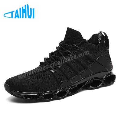 China Fashion Mesh Shoes trend for men lightweight sneakers shape work shoes driving weaving slip on tennis shoes à venda