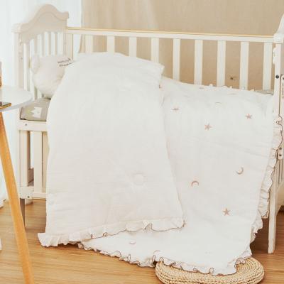 China Folded Baby Bedding Comforter Embroidery Cotton Super Soft Warm Comforter For Baby Sleeping for sale