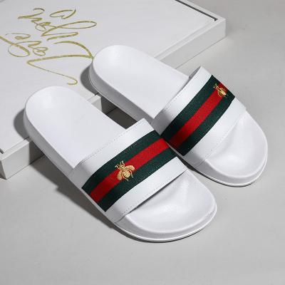 China Cushioning Fashion White Men's Sandals Bee Embroidery Luxury Brand Logo Size 46 Non-slip Casual Men's PU Slippers for sale