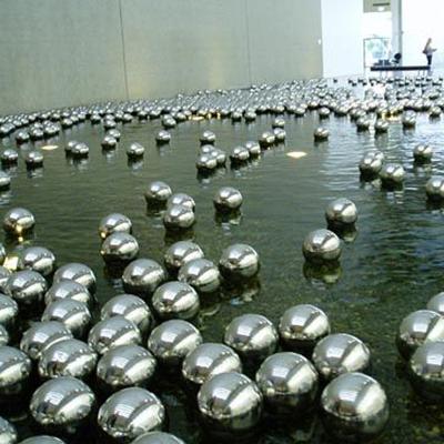 China Minimalist Hollow Garden Decoration Floating Water Surfacing Metal Ball Outdoor Garden Ornaments Outdoor Decorations for sale