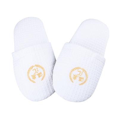 China Comfortable Soft 100% cotton white Eva closed toe hotel slippers for sale