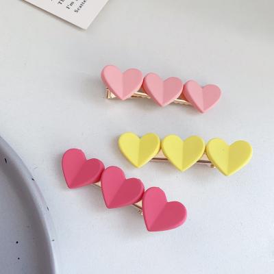 China Latest Design Heart Women's Stylish Cute Hair Clips Environmentally Friendly Acrylic Korean Hair Clips Accessories for sale