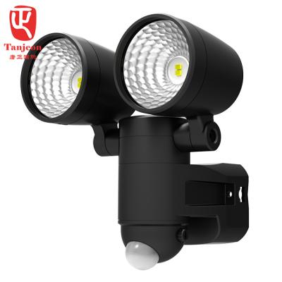 China Outdoor LED AC Power PIR Sensor Light K163 2*4W IP44 Security Lighting for sale