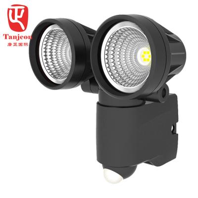 China Outdoor LED AC Power PIR Sensor Light K461 2*6W IP44 Outdoor Lighting for sale