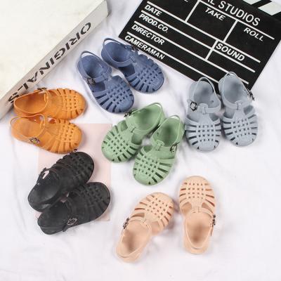 China New unique slippers and sandals PVC summer round 7-12 years old boy girl non slip children's sandals wholesale non for sale