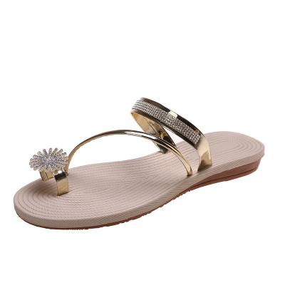 China Hot Selling Lightweight Plus Size Sandals And Slippers Women Using New Summer Beach Fashionable Rhinestone Sandals Flat Slippers for sale