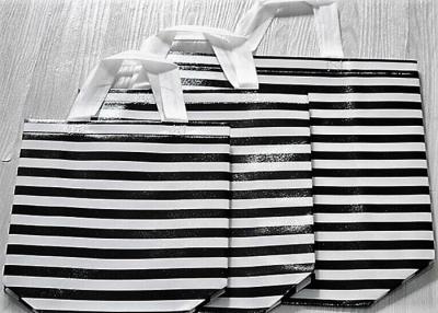 China Stripe Waterproof Non Woven Pouch Wrinkle Freeenvironmentally Friendly Tote Bags for sale