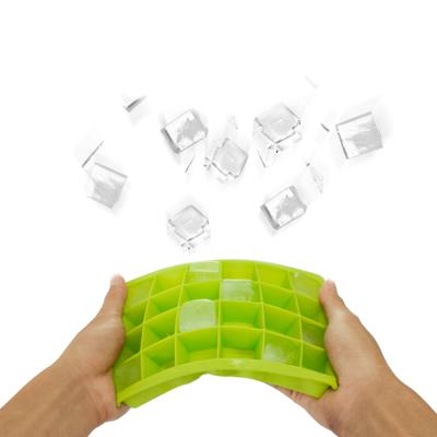 China Viable Non Slip Silicone Stretchable Ice Cube Tray With Lids for sale