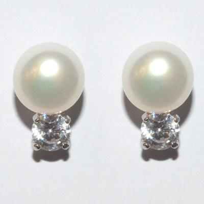 China Vintage Korean Wholesale Minimalist Jewelry 925 Sterling Silver Pearl 4 Claw Fake Diamond Moissanite Designer Stud Earrings For Women for sale