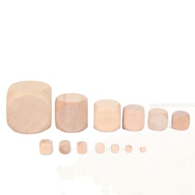 China Fashionable wholesale high quality wooden dice for board game for sale